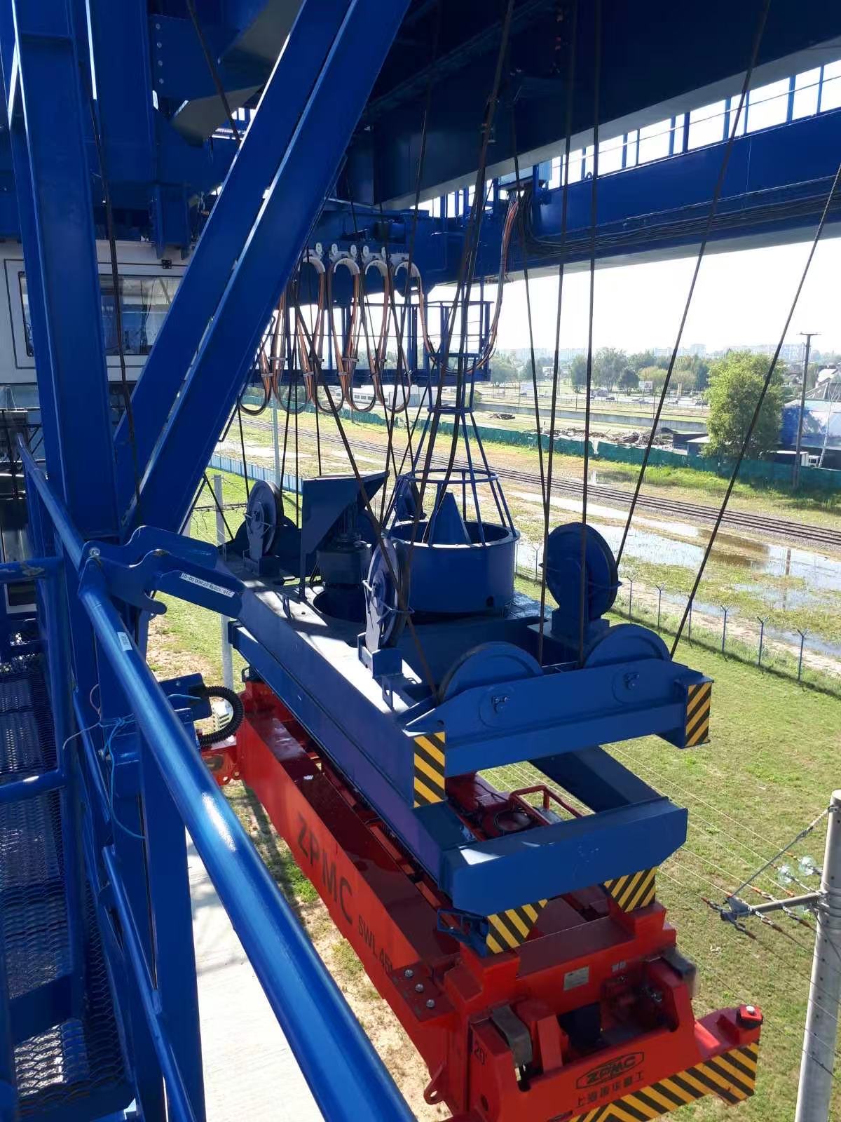 girmotor for beholderkranrotasjon